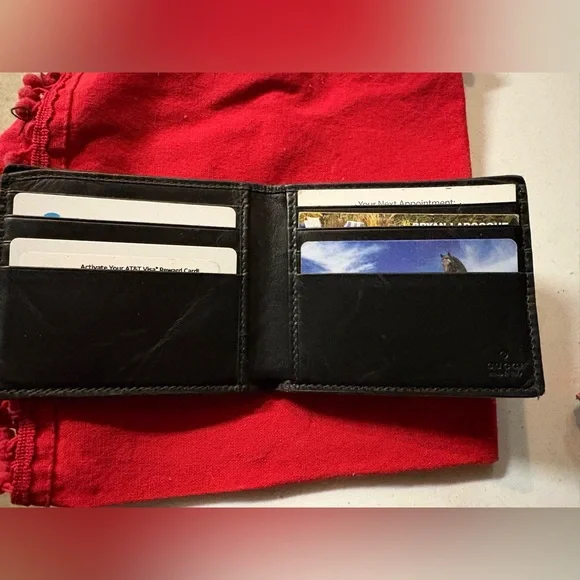 🔥Gucci (Authentic) GG Emblem bi-fold wallet - Picture 4 of 15